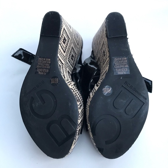 BCBG IMANA PATENT LEATHER WEDGE - Picture 4 of 4